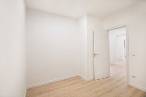 Apartment for sale Eixample, Barcelona, Spain 3 bedrooms, 95 sq.m. No. 133383 - photo 13