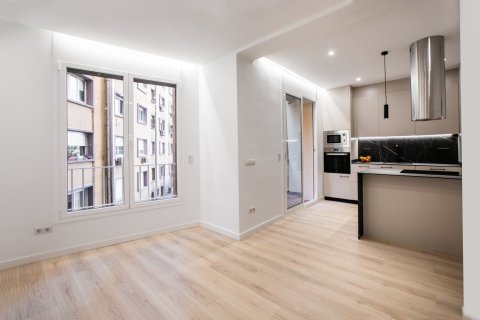 Apartment for sale Eixample, Barcelona, Spain 3 bedrooms, 95 sq.m. No. 133383 - photo 3