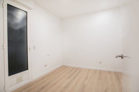 Apartment for sale Eixample, Barcelona, Spain 3 bedrooms, 95 sq.m. No. 133383 - photo 15