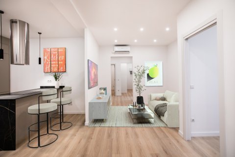Apartment for sale Eixample, Barcelona, Spain 3 bedrooms, 95 sq.m. No. 133383 - photo 1