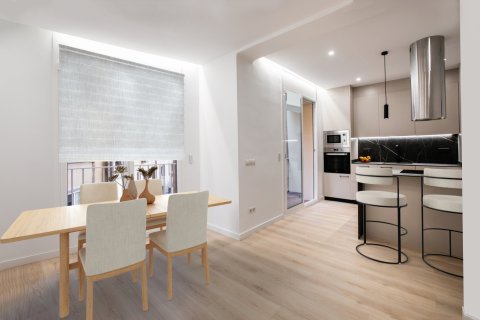 Apartment for sale Eixample, Barcelona, Spain 3 bedrooms, 95 sq.m. No. 133383 - photo 2