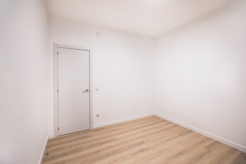 Apartment for sale Eixample, Barcelona, Spain 3 bedrooms, 95 sq.m. No. 133383 - photo 27
