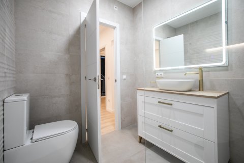 Apartment for sale Eixample, Barcelona, Spain 3 bedrooms, 95 sq.m. No. 133383 - photo 22