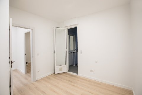 Apartment for sale Eixample, Barcelona, Spain 3 bedrooms, 95 sq.m. No. 133383 - photo 17
