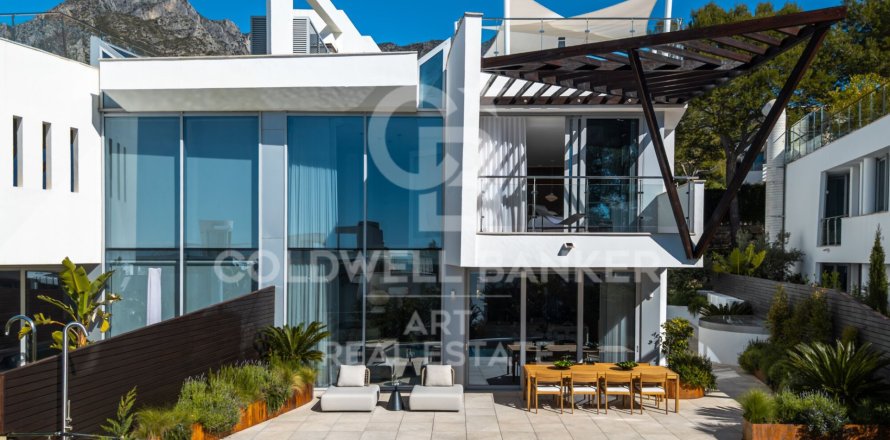 Kaupunkipientalo Marbella, Malaga, Espanja 4 makuuhuonetta, 486 m2 No. 156723