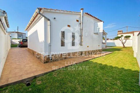 House for sale in L'Escala, Girona, Spain 3 bedrooms, 142 sq.m. No. 158428 - photo 20