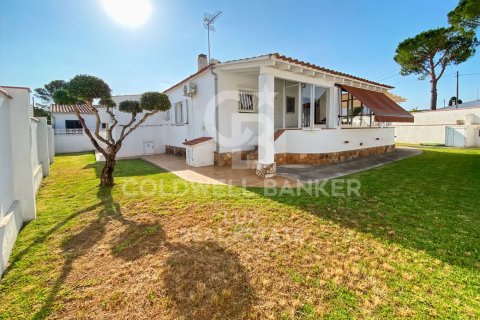 House for sale in L'Escala, Girona, Spain 3 bedrooms, 142 sq.m. No. 158428 - photo 2