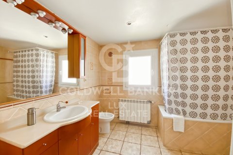 House for sale in L'Escala, Girona, Spain 3 bedrooms, 142 sq.m. No. 158428 - photo 13