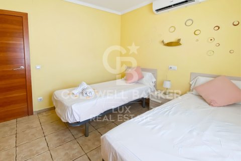 House for sale in L'Escala, Girona, Spain 3 bedrooms, 142 sq.m. No. 158428 - photo 16