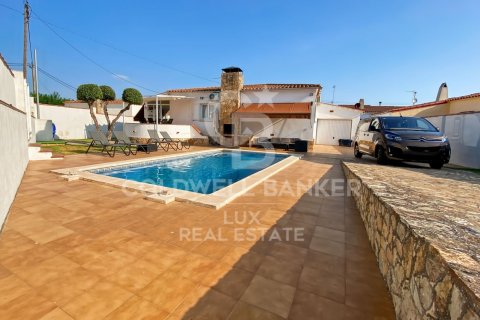 House for sale in L'Escala, Girona, Spain 3 bedrooms, 142 sq.m. No. 158428 - photo 3