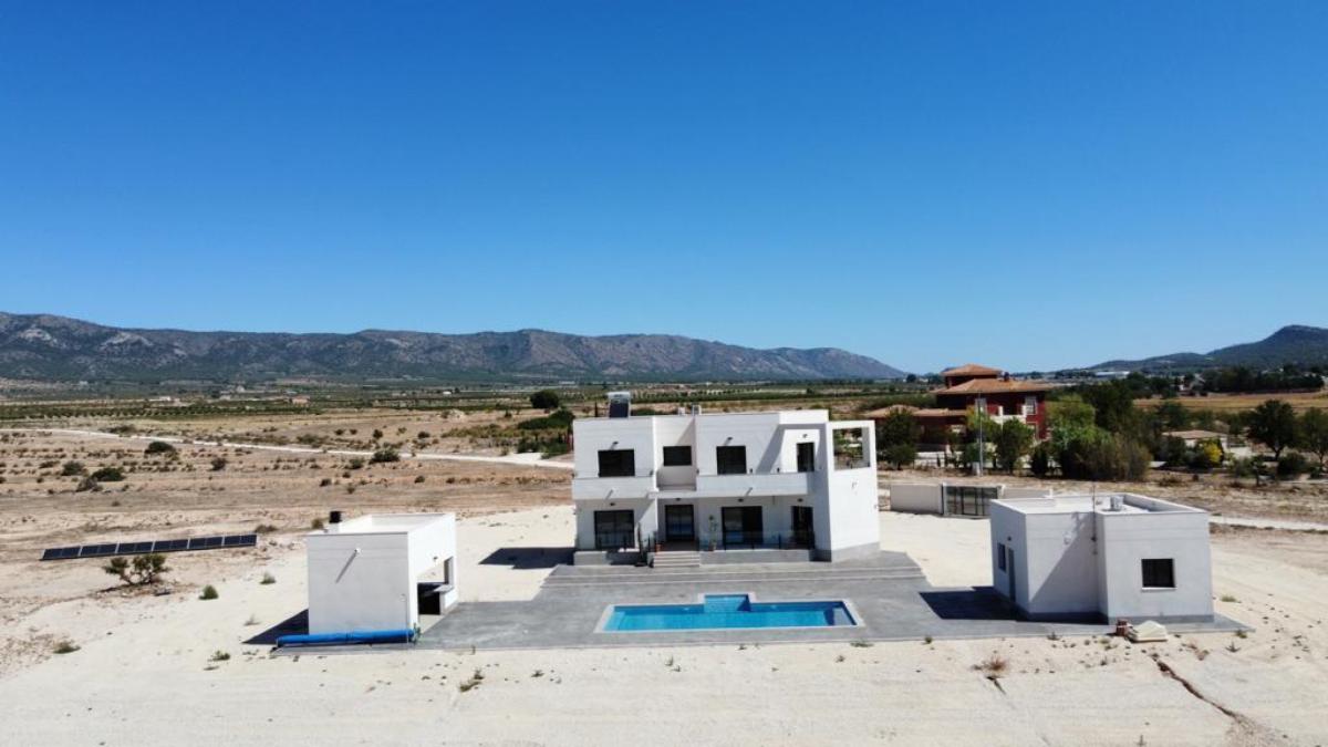Villa a Pinoso, Alicante, Spagna 5 camere da letto, 222 mq. N° 99828