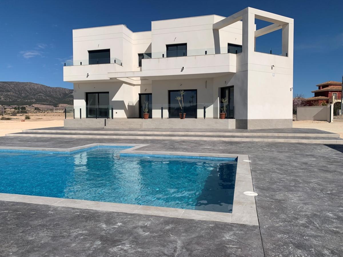 Villa a Pinoso, Alicante, Spagna 5 camere da letto, 222 mq. N° 99828