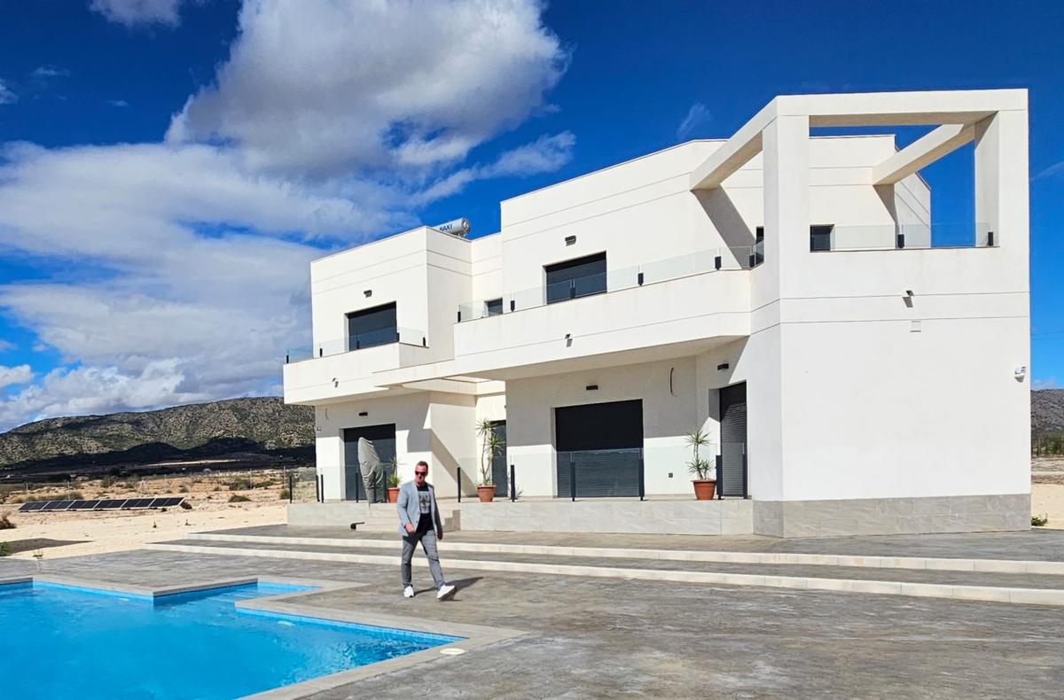 Villa a Pinoso, Alicante, Spagna 5 camere da letto, 222 mq. N° 99828