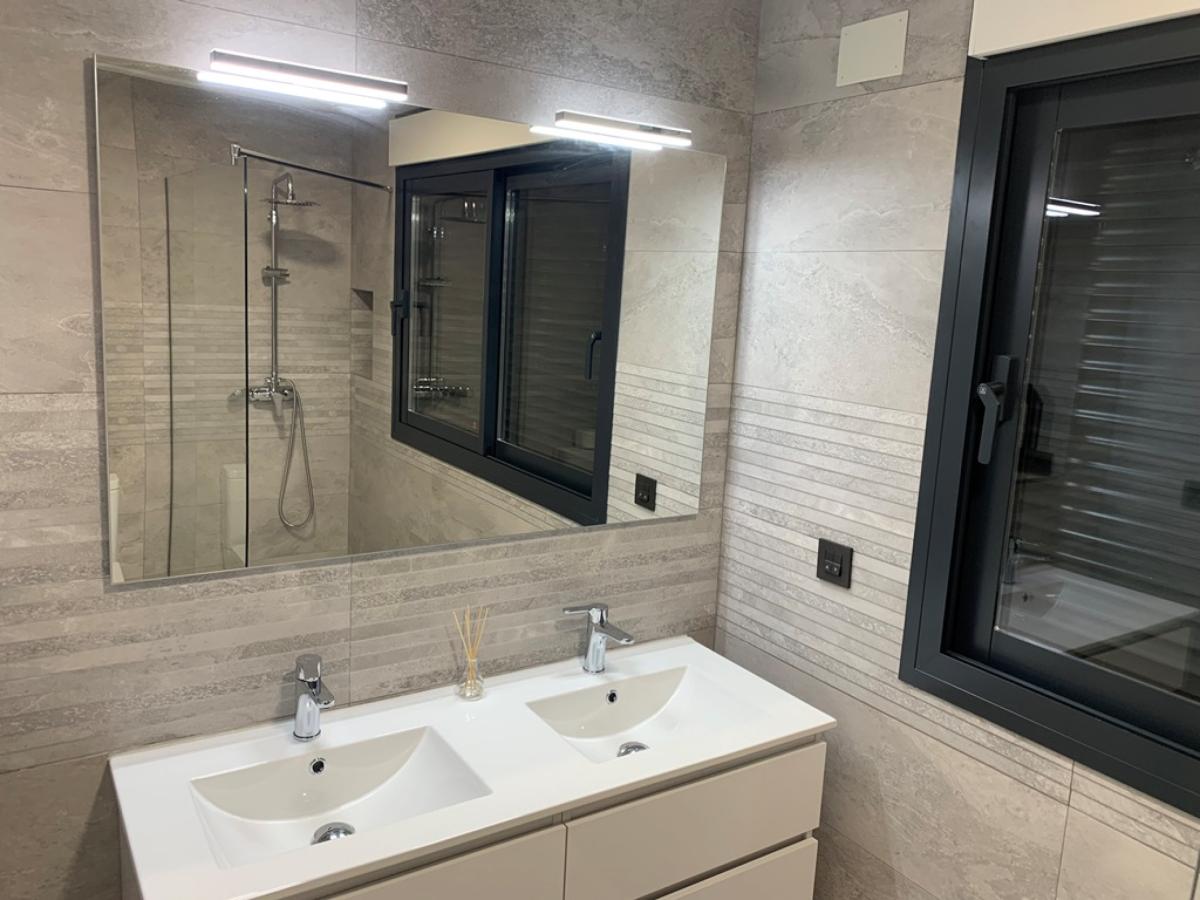 Villa a Pinoso, Alicante, Spagna 5 camere da letto, 222 mq. N° 99828