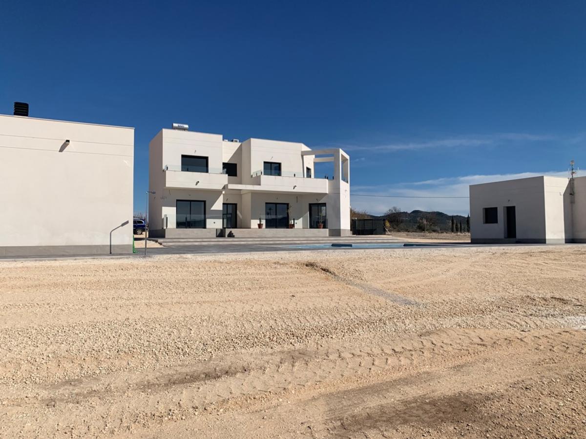 Villa a Pinoso, Alicante, Spagna 5 camere da letto, 222 mq. N° 99828