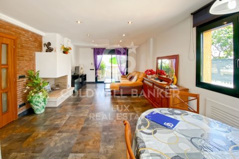 Продажа дома в Л'Эскала, Герона, Испания 4 спальни, 301м2 №158511 - фото 7