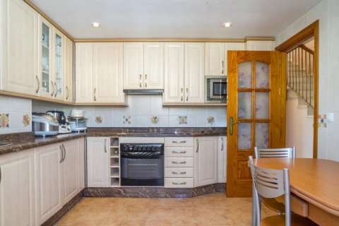 Duplex for sale Estepona, Malaga, Spain 3 bedrooms, 275 sq.m. No. 107555 - photo 24