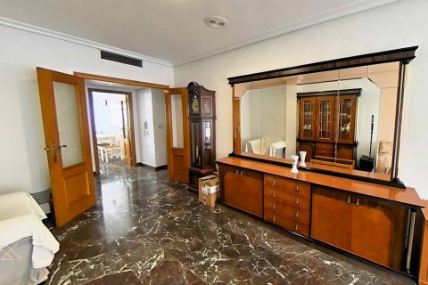 Huoneisto myytävänä Pilar de la Horadada, Alicante, Espanja, 4 makuuhuonetta, 159 m2 No. 189275 - kuva 4