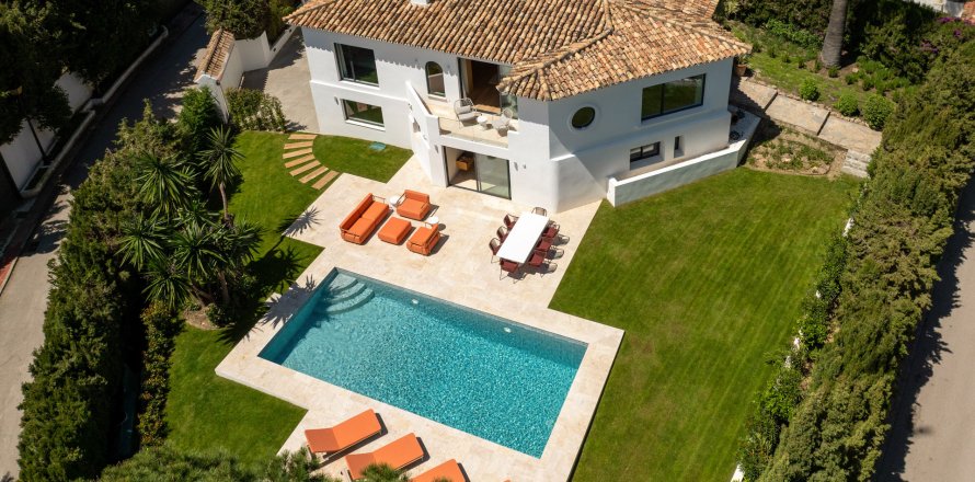 Villa in Marbella, Malaga, Spain 4 bedrooms, 262 sq.m. No. 174556