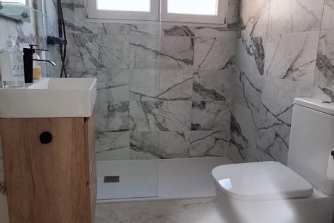 Huoneisto myytävänä Torrevieja, Alicante, Espanja, 1 makuuhuone, 64 m2 No. 165963 - kuva 11