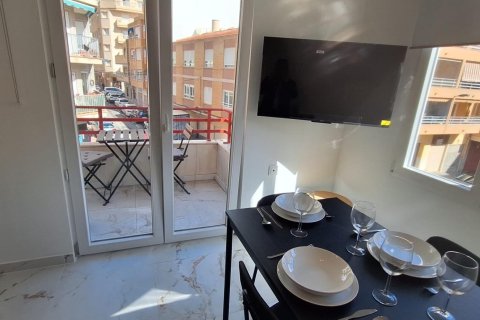Huoneisto myytävänä Torrevieja, Alicante, Espanja, 1 makuuhuone, 64 m2 No. 165963 - kuva 3