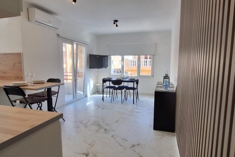 Huoneisto myytävänä Torrevieja, Alicante, Espanja, 1 makuuhuone, 64 m2 No. 165963 - kuva 2