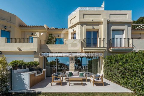 Radhus i Benahavis, Malaga, Spanien 3 sovrum, 212 kvm. Nr. 158656