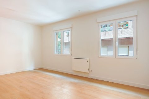 Apartamento en Madrid, España 2 dormitorios, 88 m2 No. 180039
