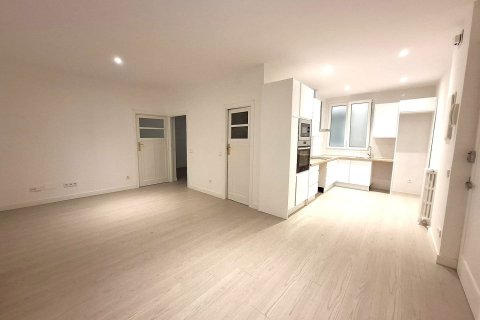 Apartamento en Madrid, España 2 dormitorios, 64 m2 No. 180038