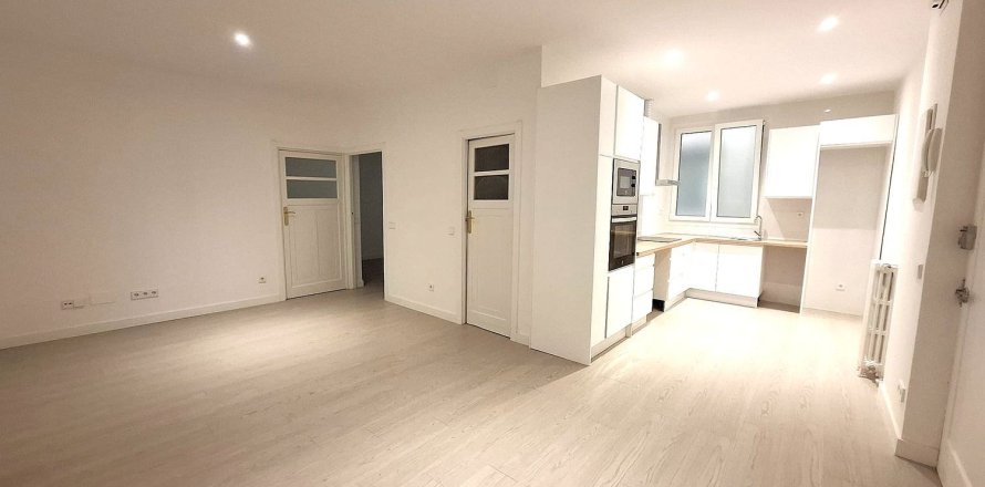 Apartamento en Madrid, España 2 dormitorios, 64 m2 No. 180038