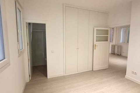 Apartamento en venta en Madrid, España 2 dormitorios, 64 m2 No. 180038 - foto 3