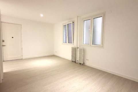Apartamento en venta en Madrid, España 2 dormitorios, 64 m2 No. 180038 - foto 2
