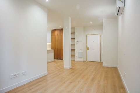 Apartamento en Madrid, España 2 dormitorios, 91 m2 No. 180040