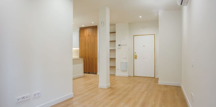 Apartment à Madrid, Espagne 2 chambres, 91 m2 No. 180040