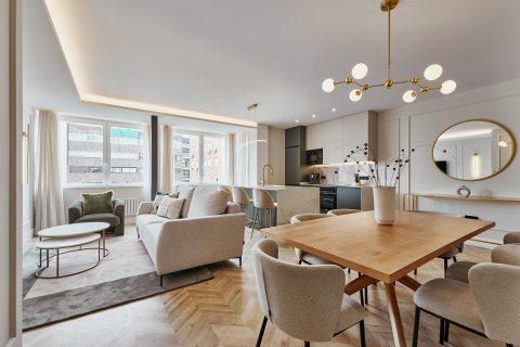 Apartamento en Madrid, España 2 dormitorios, 89 m2 No. 179958