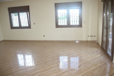 Villa till salu i Torrevieja, Alicante, Spanien 3 sovrum, 319 kvm. Nr. 156627 - foto 2