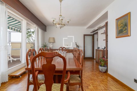 Kattohuoneisto myytävänä Barcelona, Espanja, 7 makuuhuonetta, 180 m2 No. 192710 - kuva 8