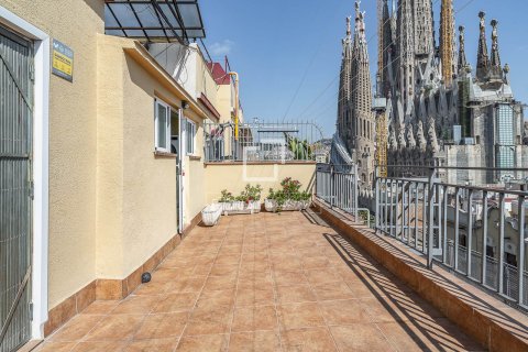 Kattohuoneisto myytävänä Barcelona, Espanja, 7 makuuhuonetta, 180 m2 No. 192710 - kuva 9