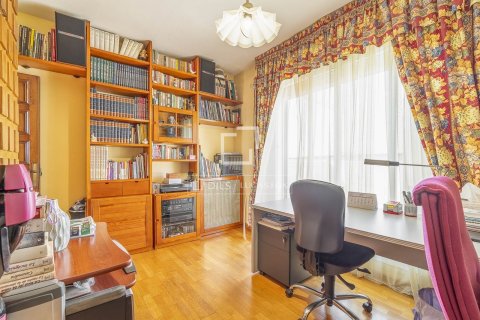 Kattohuoneisto myytävänä Barcelona, Espanja, 7 makuuhuonetta, 180 m2 No. 192710 - kuva 12