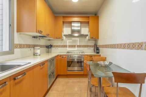 Kattohuoneisto myytävänä Barcelona, Espanja, 7 makuuhuonetta, 180 m2 No. 192710 - kuva 30