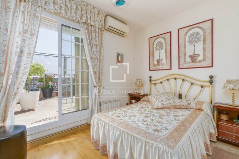 Kattohuoneisto myytävänä Barcelona, Espanja, 7 makuuhuonetta, 180 m2 No. 192710 - kuva 19