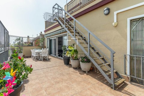 Kattohuoneisto myytävänä Barcelona, Espanja, 7 makuuhuonetta, 180 m2 No. 192710 - kuva 3