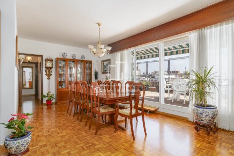Kattohuoneisto myytävänä Barcelona, Espanja, 7 makuuhuonetta, 180 m2 No. 192710 - kuva 4