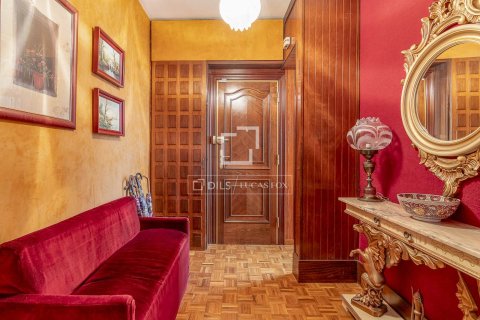 Kattohuoneisto myytävänä Barcelona, Espanja, 7 makuuhuonetta, 180 m2 No. 192710 - kuva 29