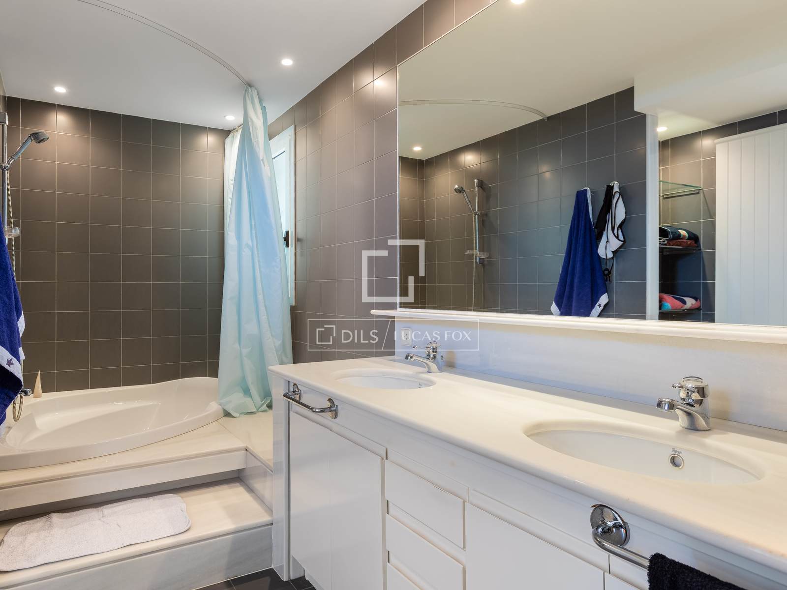 Villa a Sant Vicenc De Montalt, Barcelona, Spagna 7 camere da letto, 637 mq. N° 192714