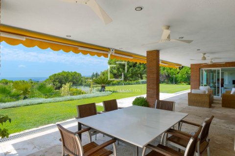 Villa till salu i Sant Vicenc De Montalt, Barcelona, Spanien 7 sovrum, 637 kvm. Nr. 192714 - foto 2