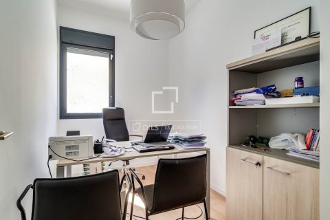 Huoneisto myytävänä L'Hospitalet de Llobregat, Barcelona, Espanja, 3 makuuhuonetta, 90 m2 No. 192708 - kuva 19