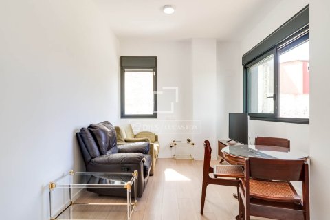 Huoneisto myytävänä L'Hospitalet de Llobregat, Barcelona, Espanja, 3 makuuhuonetta, 90 m2 No. 192708 - kuva 4