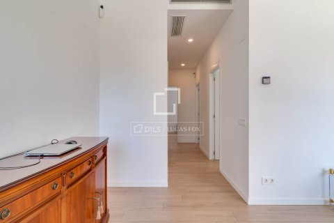 Huoneisto myytävänä L'Hospitalet de Llobregat, Barcelona, Espanja, 3 makuuhuonetta, 90 m2 No. 192708 - kuva 10