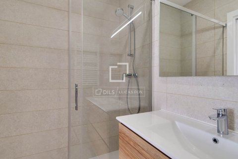 Huoneisto myytävänä L'Hospitalet de Llobregat, Barcelona, Espanja, 3 makuuhuonetta, 90 m2 No. 192708 - kuva 22